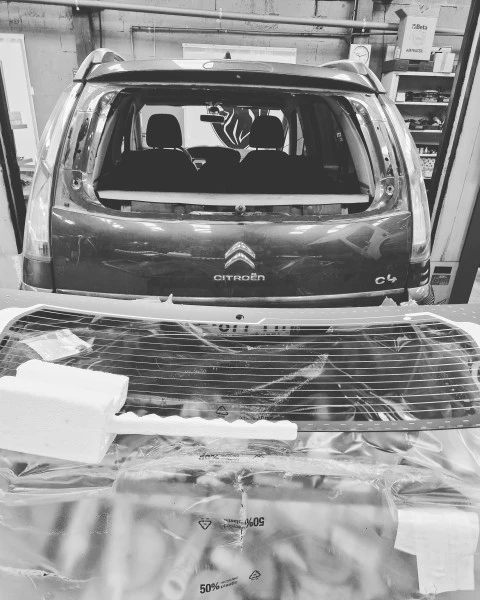 PEUGEOT GARAGE THIERS -parebrise